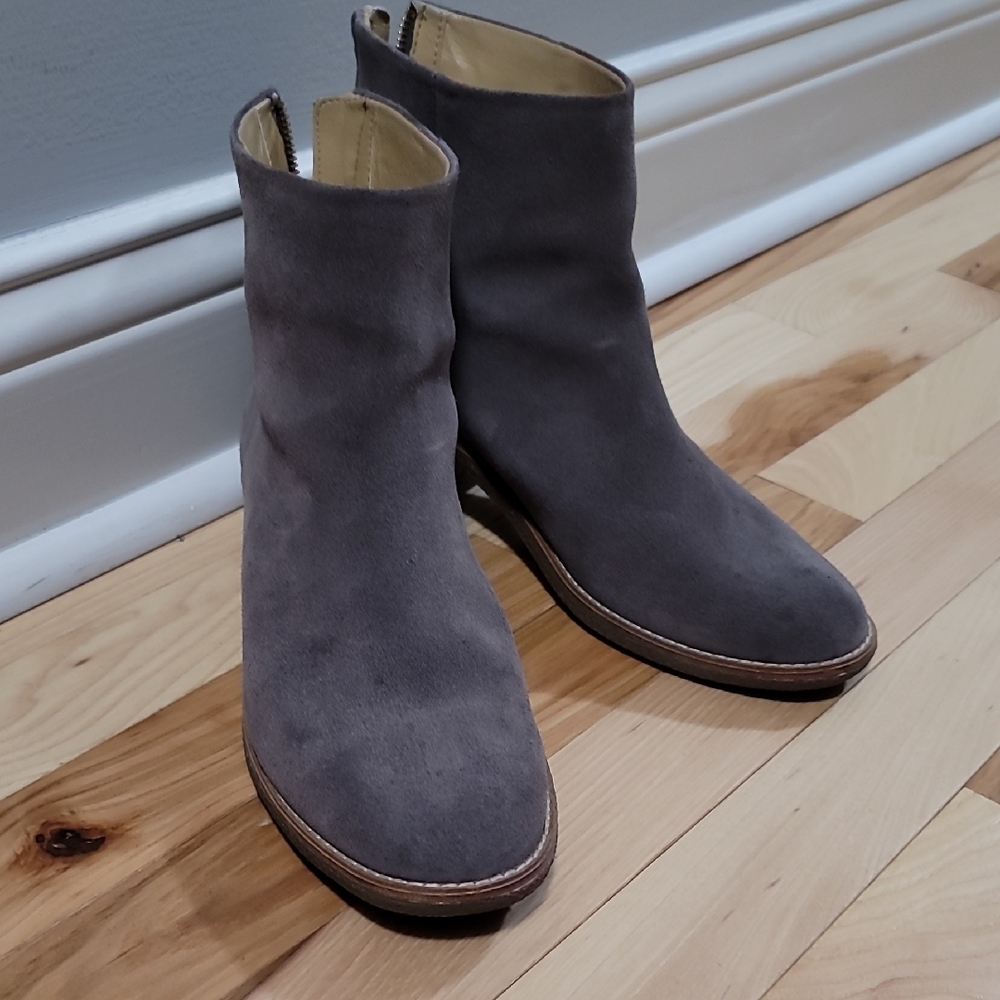 Elegant Gray Suede Ankle Boots